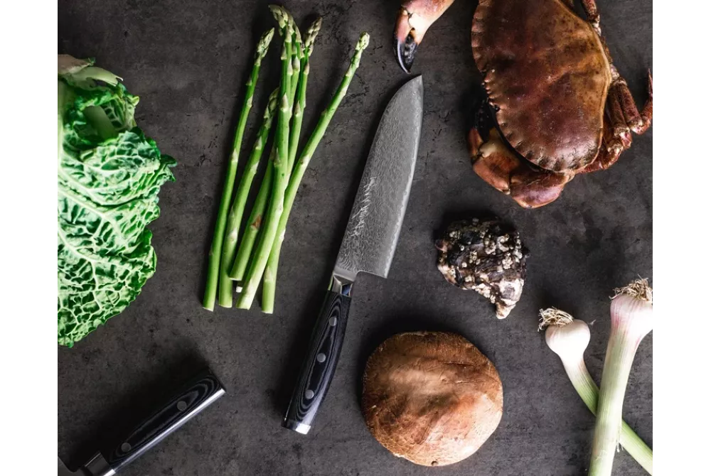 Использование японских ножей Yaxell в минималистичной кухне