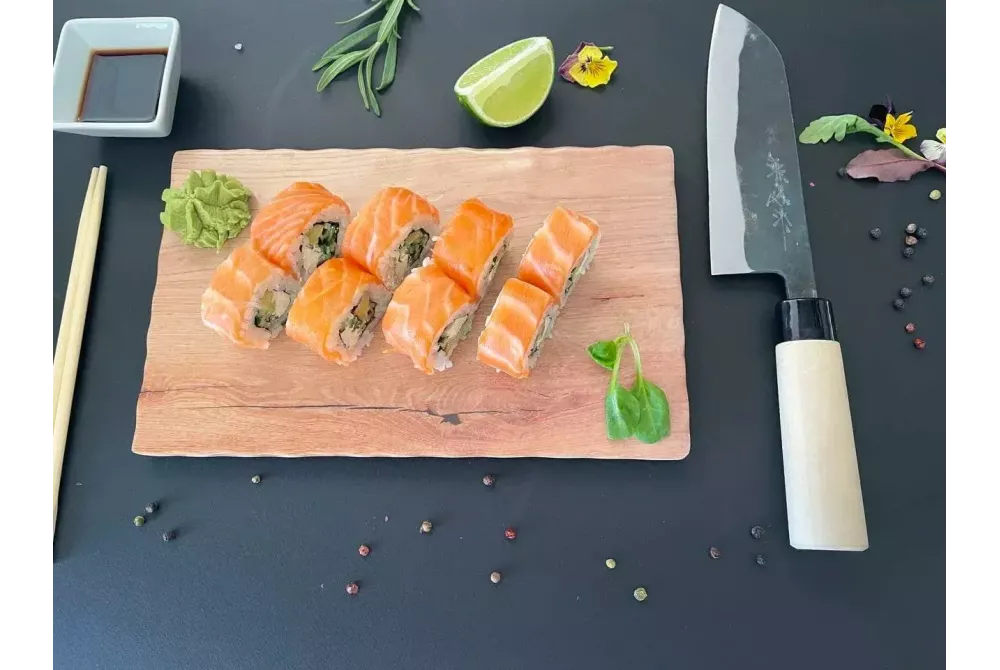 Приготування суші з ножами Yaxell серії Kaneyoshi