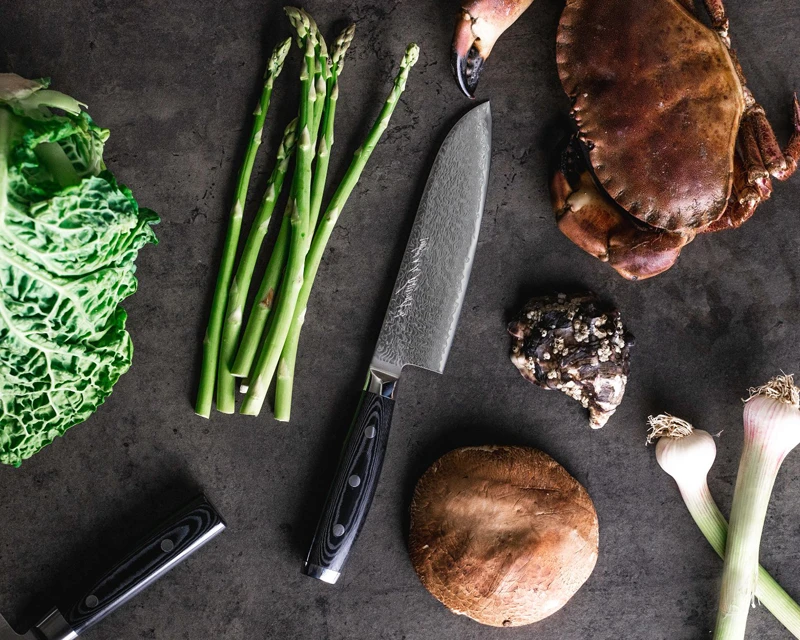 Использование японских ножей Yaxell в минималистичной кухне