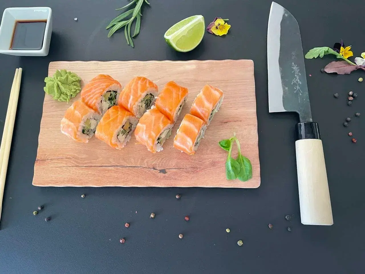 Приготовление суши с ножами Yaxell серии Kaneyoshi